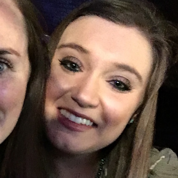 Meet your Posher, Ashley - Picture 3 of 5